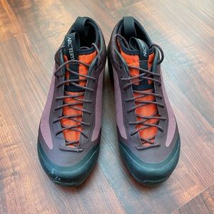 Arc'teryx Acrux FL Approach ruby dusk/mimosa Shoe